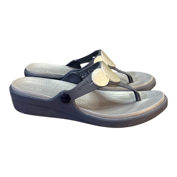 CROCS Shoes - Crocs Sanrah Hammered Circle Wedge Flip Women’s Size 7 Navy Blue